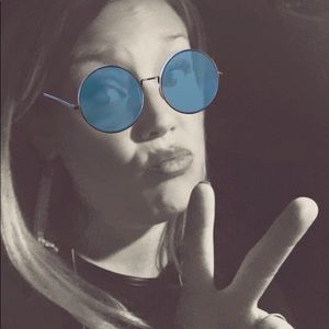 Meet your Posher, Lacy